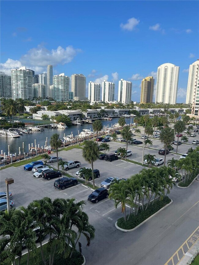 Foto del edificio - 400 Kings Point Dr