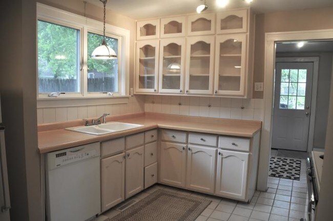 Building Photo - 3 bedroom in Naperville IL 60563