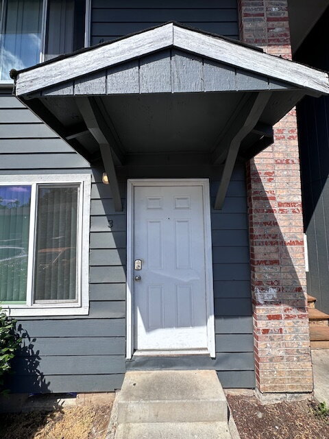 First Floor One Bedroom Unit Near Transportation - First Floor One Bedroom Unit Near Transportation