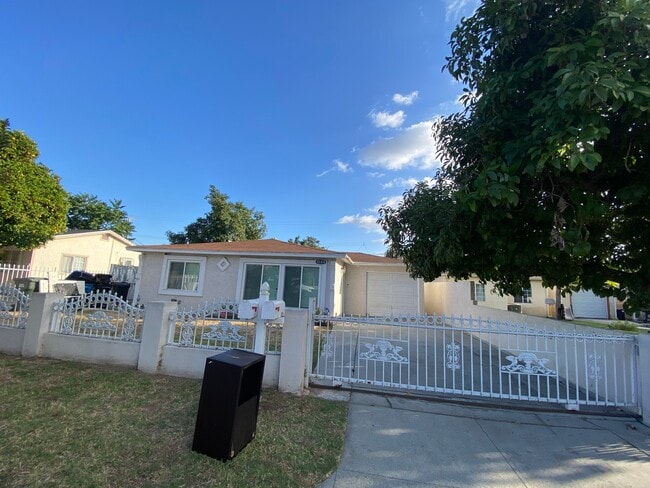 Photo - 8128 Puritan St (Downey, CA) House