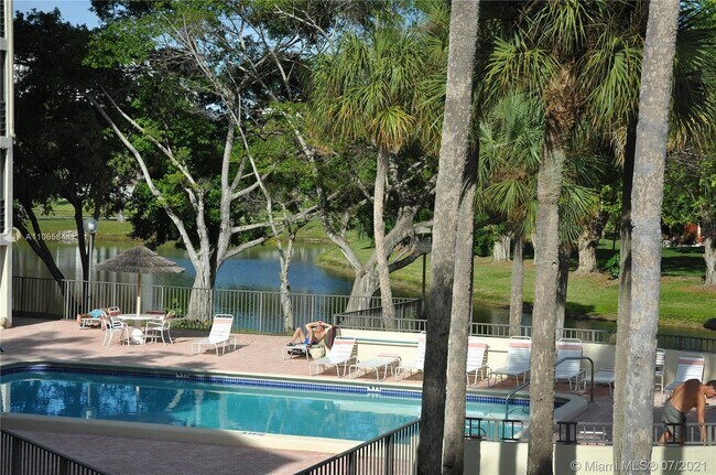 Building Photo - 2308 S Cypress Bend Dr