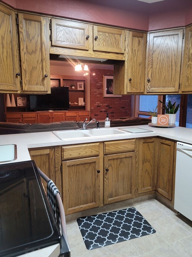 Building Photo - 6117 Shannon Ave