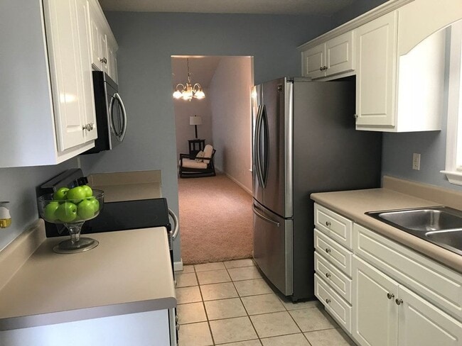 Building Photo - 2 Bedroom 2 Bath Townhouse