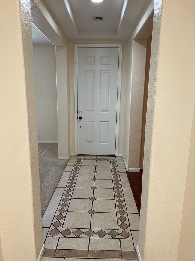 Building Photo - BEAUTIFUL HOME IN ANTHEM NEAR DEL WEBB MID...