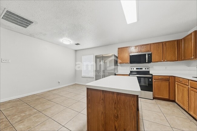 Foto del edificio - 4405 Statesman Ln