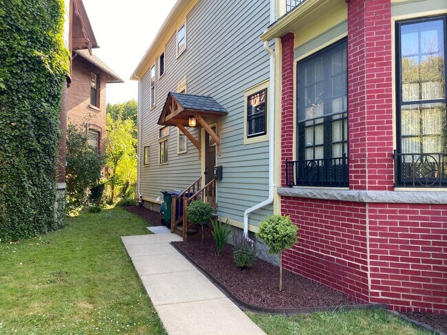 Foto del edificio - 466 Richmond Ave