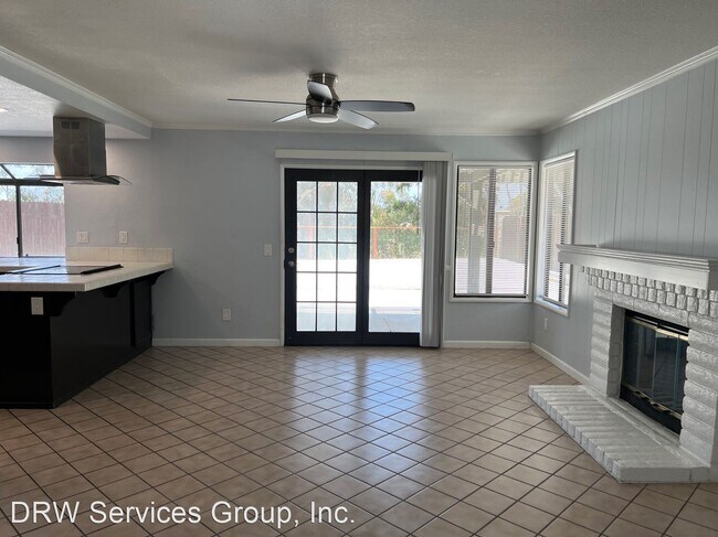 Building Photo - 4 br, 2.5 bath House - 893 Mesa Place
