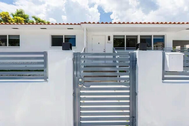 Foto del edificio - 962 SW 6th Ave