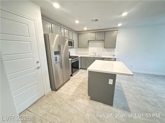 Foto del edificio - Gorgeous Townhome in Cadance!