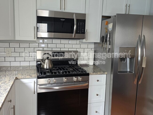 Building Photo - 323 Cross St