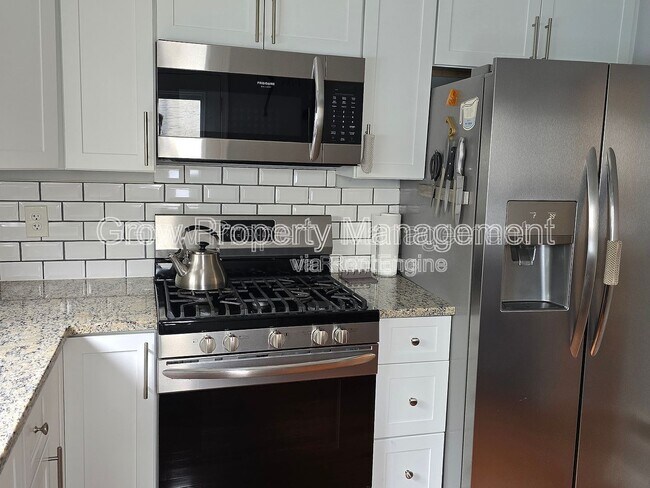 Foto del edificio - 323 Cross St