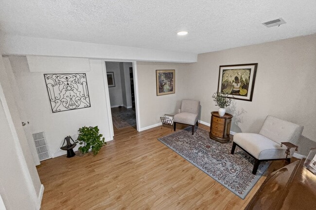 Foto del edificio - 27535 Mountain Park Rd