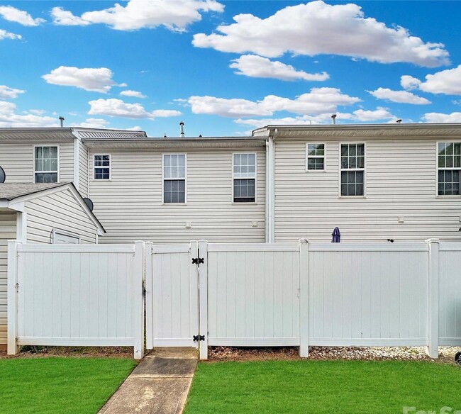 Foto del edificio - 8326 Shinkansen Dr