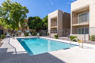 Building Photo - Pebble Creek