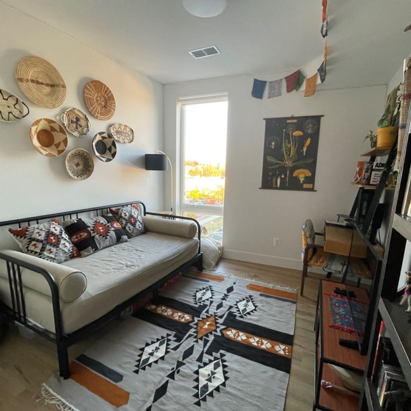 Primary Photo - Spacious & Bright Furnished 2br/2ba in Pet...