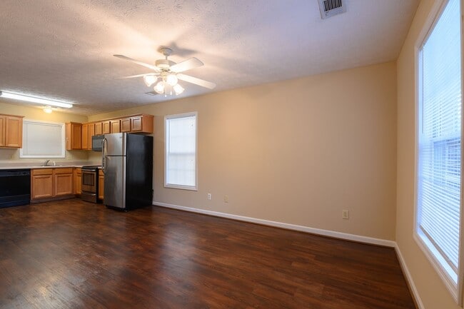 Building Photo - Taleeda 444-446