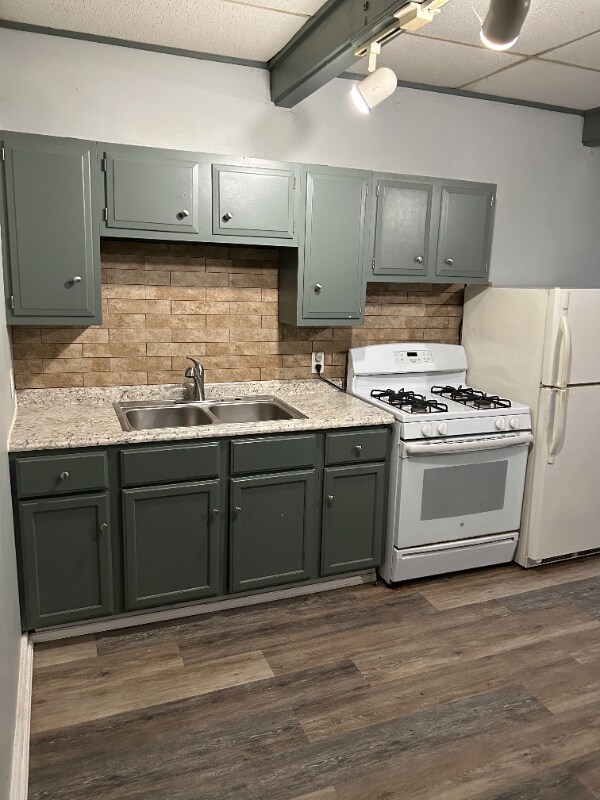 Foto principal - 334 W 5th St