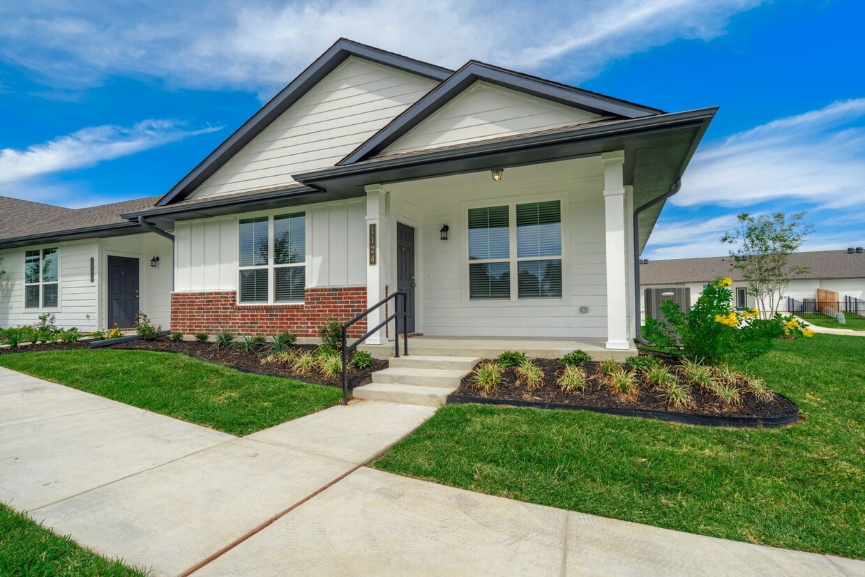 Primary Photo - Live, love, and grow in this charming townhome!