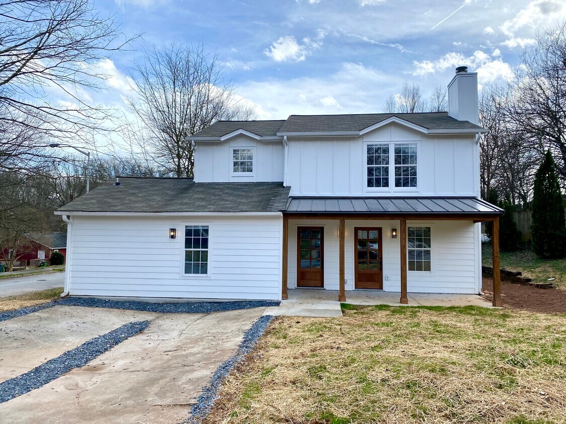 1575 Foote Exterior - 1575 Foote Street NE