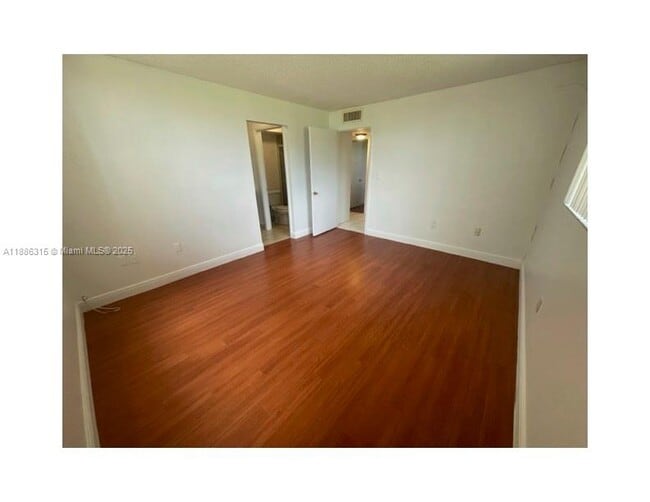 Building Photo - 10845 SW 112th Ave