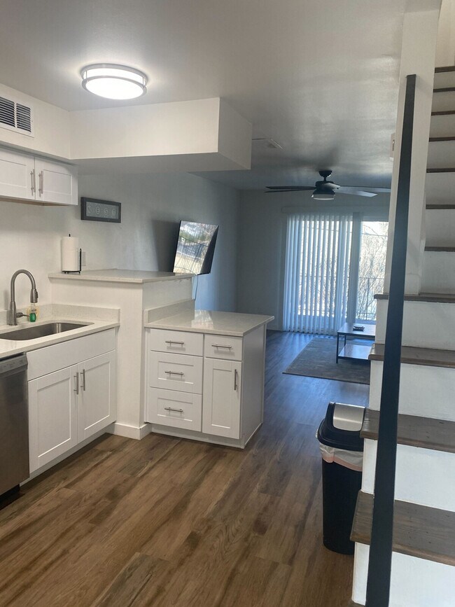 Foto del edificio - 798 S Cedar St