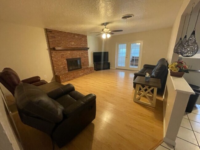 Building Photo - Nice Three Bedroom, 2 Bath home for rent.