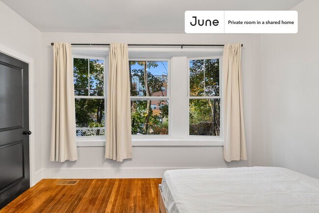 Foto del edificio - Room in Shared 5 bed/2 bath home in Roxbury