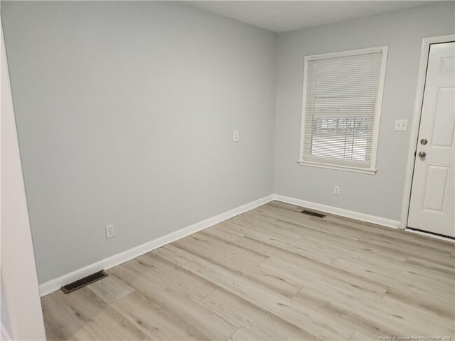 Building Photo - 3923 Glenridge Rd