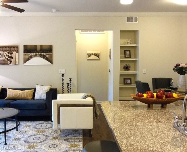 Foto del edificio - 1705 Oak Hill Ln