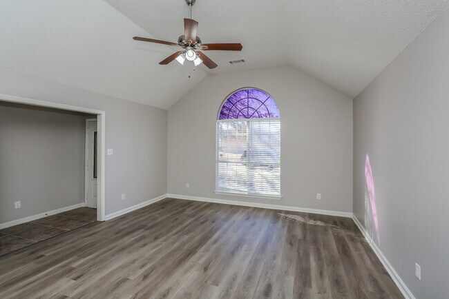 Foto del edificio - 5912 Chadwell Rd