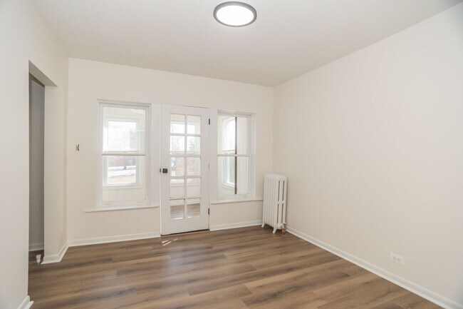 Building Photo - 6405 N Hamilton Ave