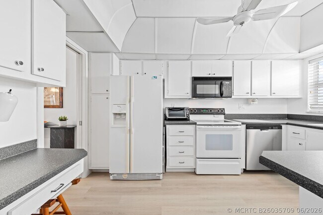 Foto del edificio - 3300 S Ocean Blvd