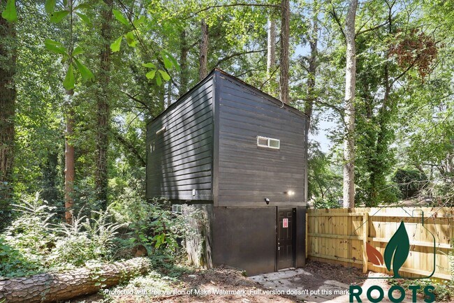Building Photo - 1626 Mayflower Ave SW