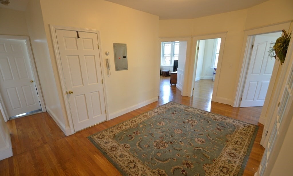 Foto principal - 57 Cummings Rd