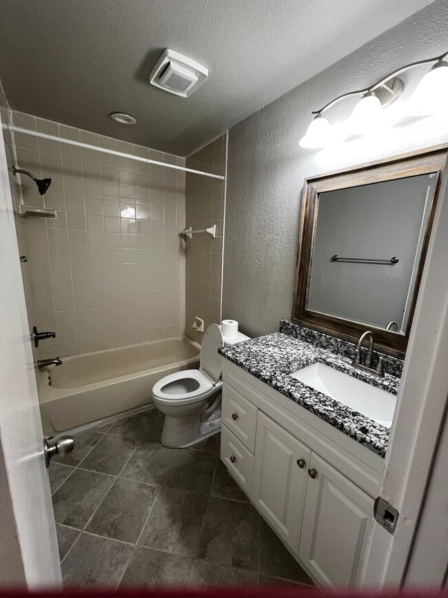 Building Photo - 100 Bugle Ct
