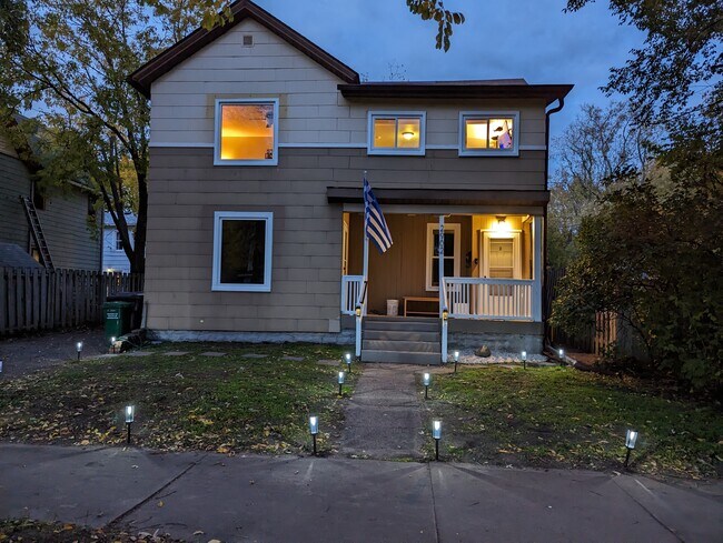 Building Photo - 2902 E 25th St