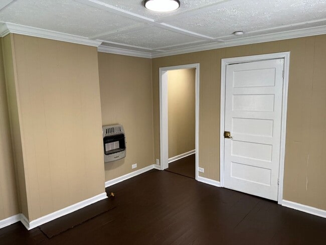 Building Photo - 2 Bed 1 Bath House
