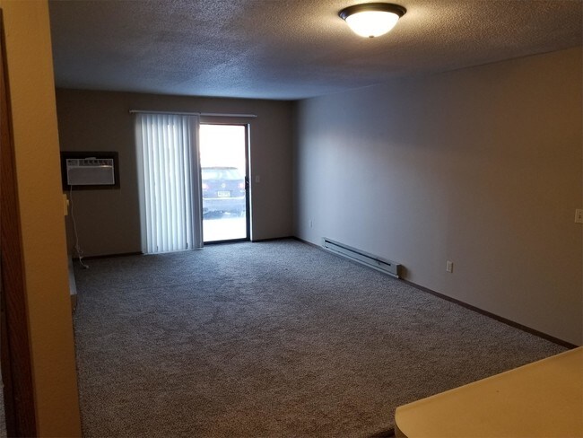 Building Photo - 400 Village Dr