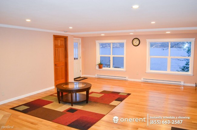 Building Photo - 504 W Lake Sammamish Pky NE