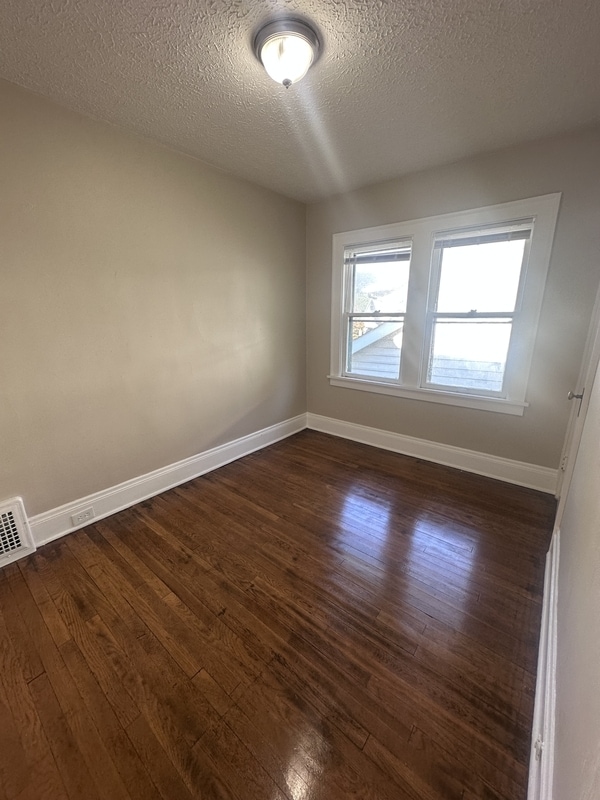Foto del edificio - 10323 Linnet Ave