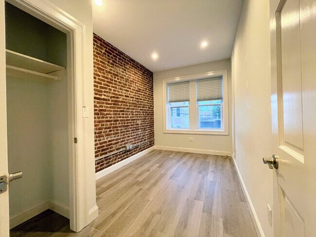 Building Photo - 60-19 68th Ave