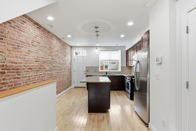 Building Photo - 409 S East Ave