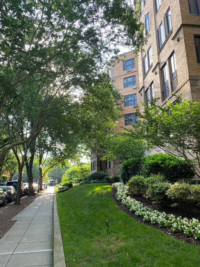 Foto del edificio - 2032 Belmont Rd NW