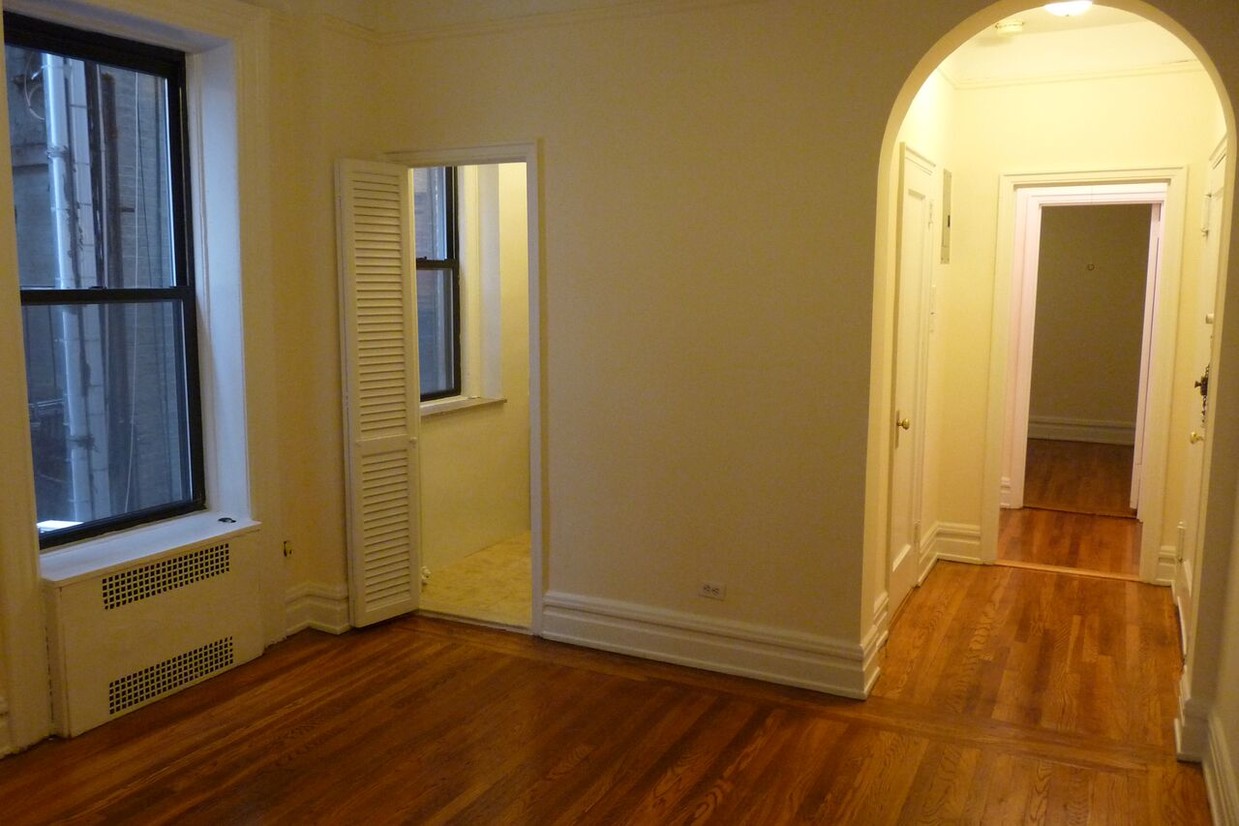 Midtown West-2 Bedroom-Doorman-Pets OK - 205 W 54th St