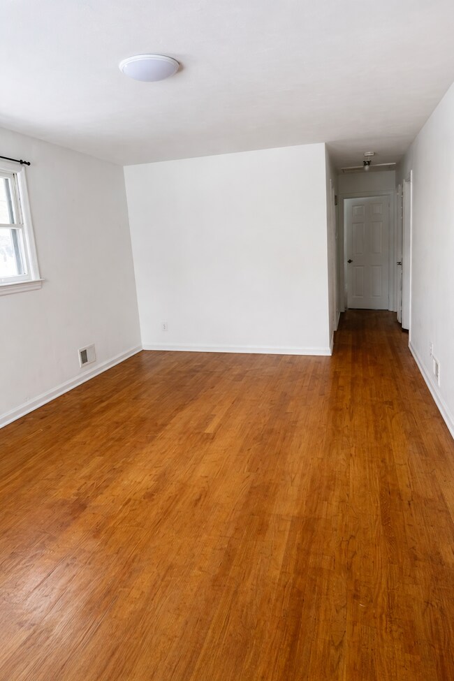 Foto del edificio - 130 Lincoln Ave