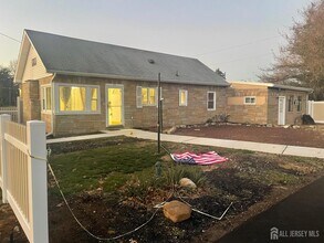 Building Photo - 1515 Thomas Ave