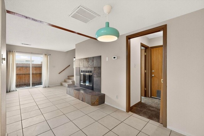 Building Photo - Prospectors Point NE Condo 2 Bedroom, 2 story, 1 1/2 Bath, 1 car garage