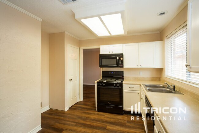 Foto del edificio - 18139 Lake Bend Dr