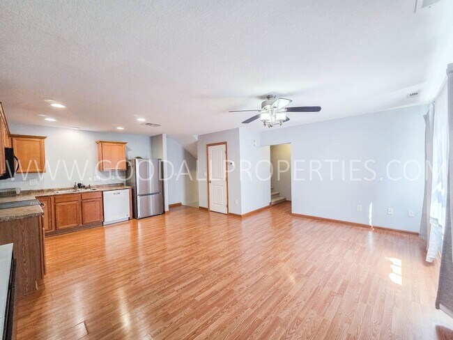 Foto del edificio - Beautiful 2 Bed, 2 Bath Townhome with 2-Car Garage in Ankeny!