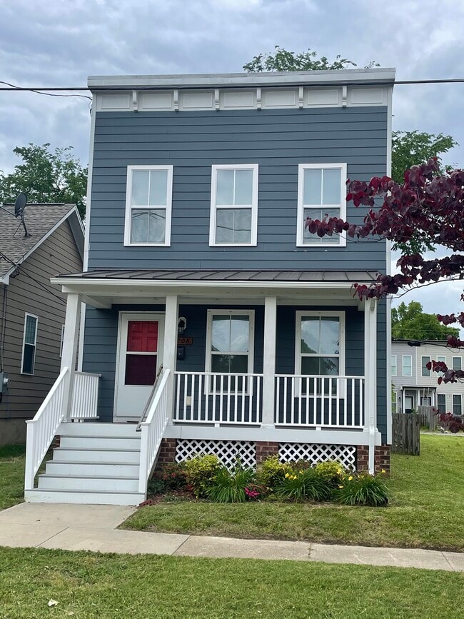 Building Photo - 1208 N 33rd St